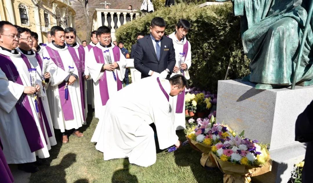 活久见系列丨一场副国级大主教的落葬仪式