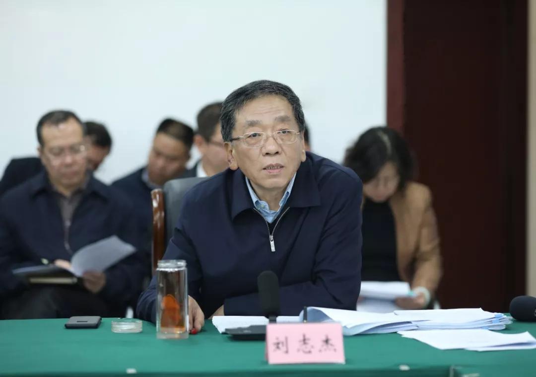 王成副省长来省扶贫办调研指导工作