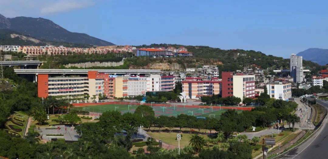 马尾罗星中心小学始建于1920年,有着近百年的历史的学校,其前身为青州