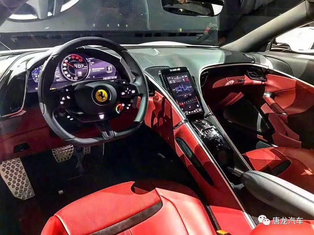 现车实拍图ferrari用高耸的中控台切割出独立的驾驶与副驾驶区域,驾驶