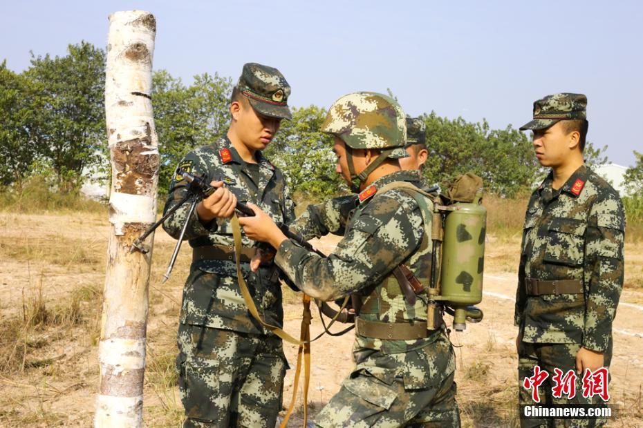 甘肃武警实战环境"集中火力"炼专业项目