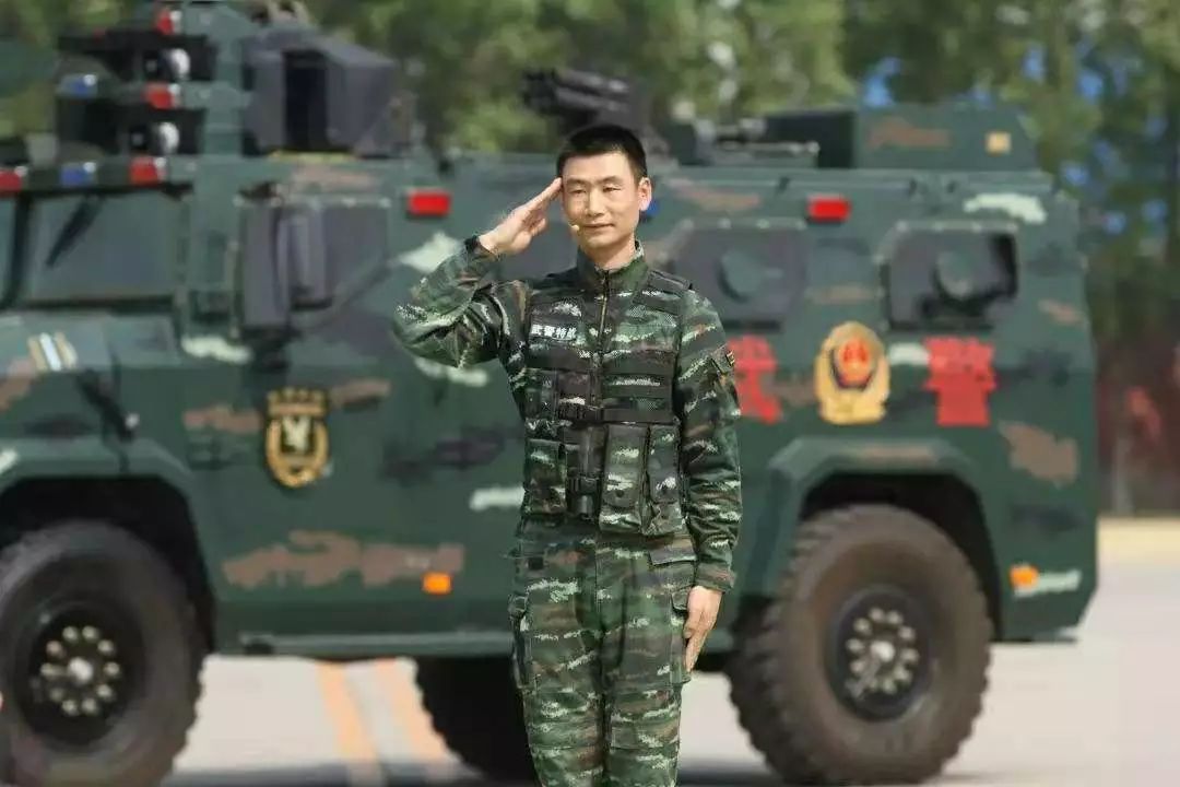 作为中国王牌特种兵部队的狙击手 , 王占军为曾打过的一万多发子弹一