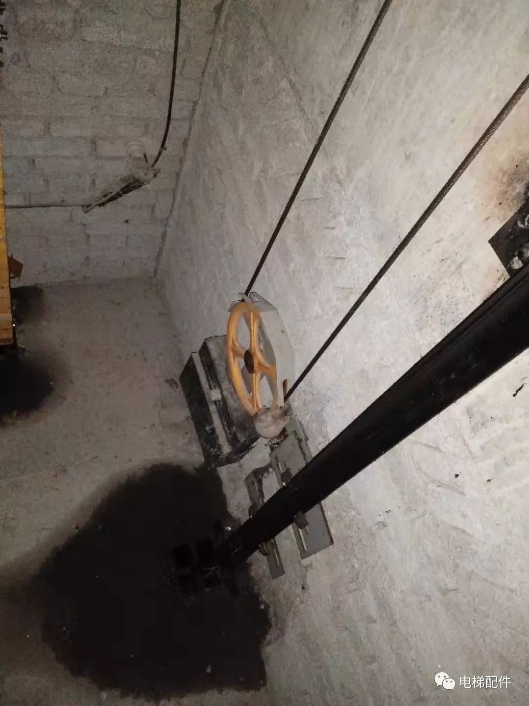 墙上的04奥的斯配的葫芦03这涨紧轮开关永远打不掉02电梯故障老不好