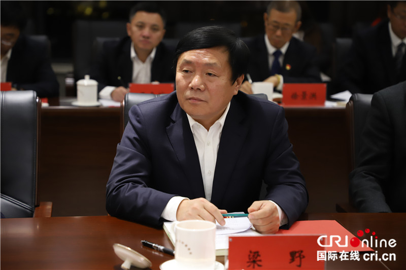 哈尔滨市委常委,政法委书记,统战部部长梁野一行到省农信社调研