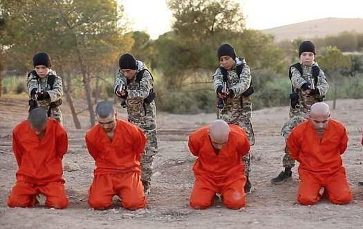 原创为什么执行枪决的时候死刑犯都要跪在地上狱警无奈道出背后实情