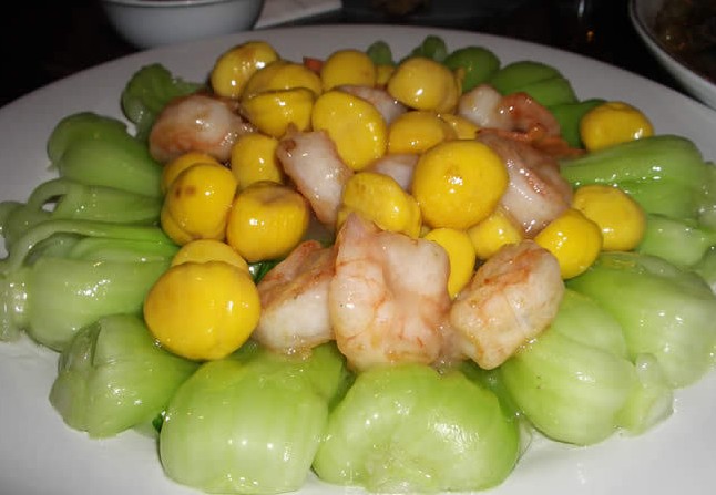 巧湘厨板栗烧菜心这样的家常做法可以健脾养胃