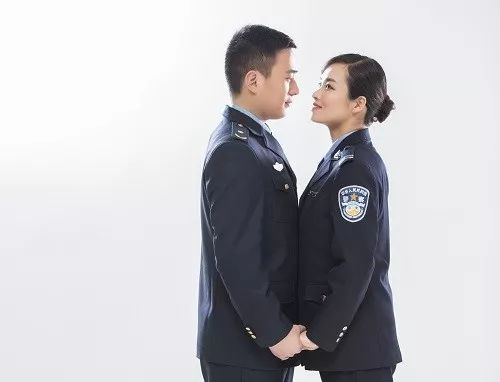 刚好丈夫工作又忙,孔静因为全市创文工作,需要很早就到小区,于是她就