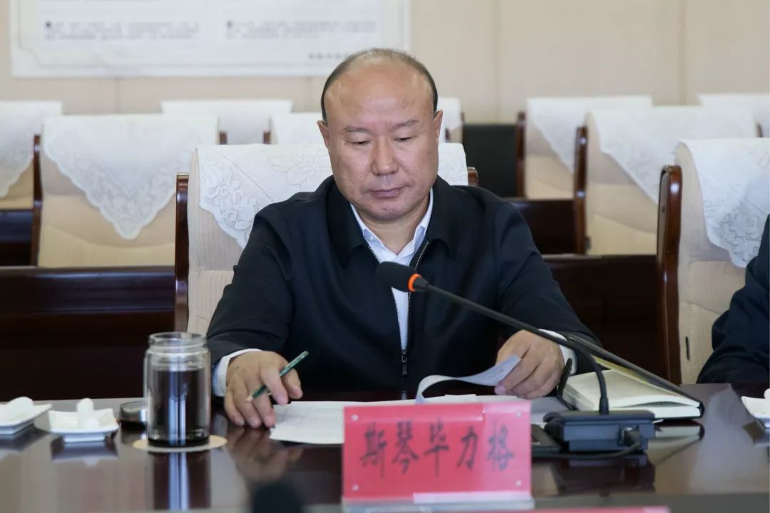 2019年11月14日,内蒙古电力公司副总经理梁景坤与鄂尔多斯市委副书记