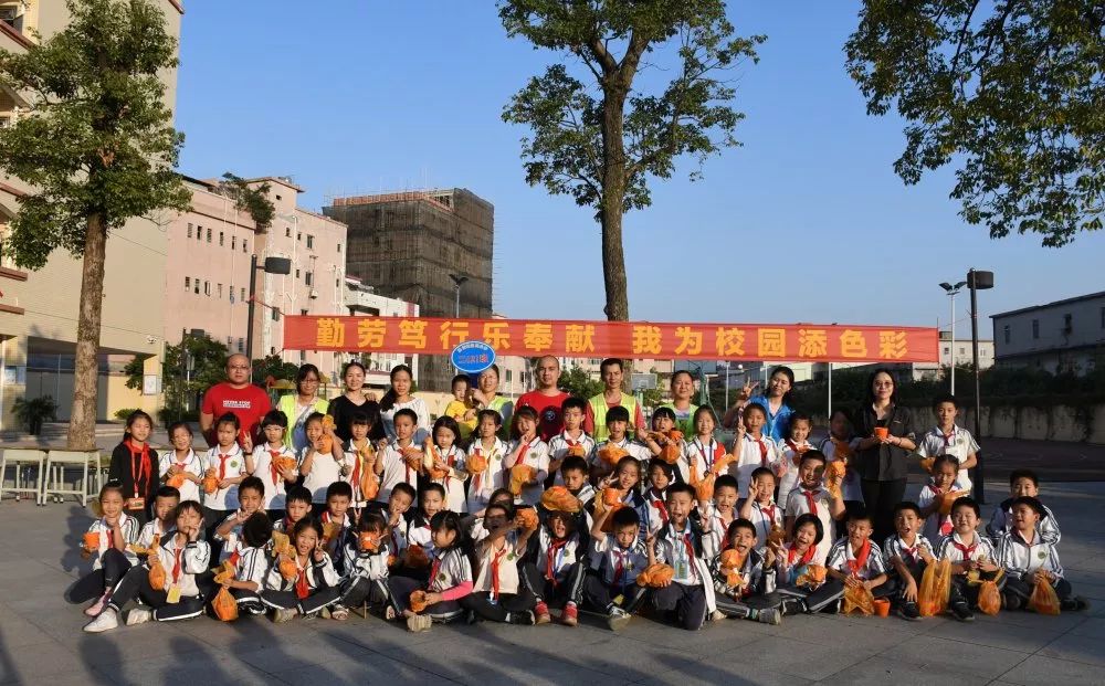 双岗小学开展勤劳笃行乐奉献我为校园添色彩活动