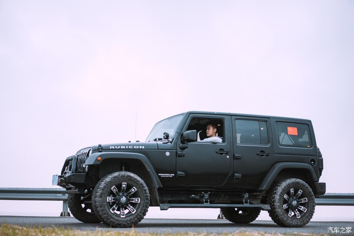 大学生的jeep牧马人罗宾汉