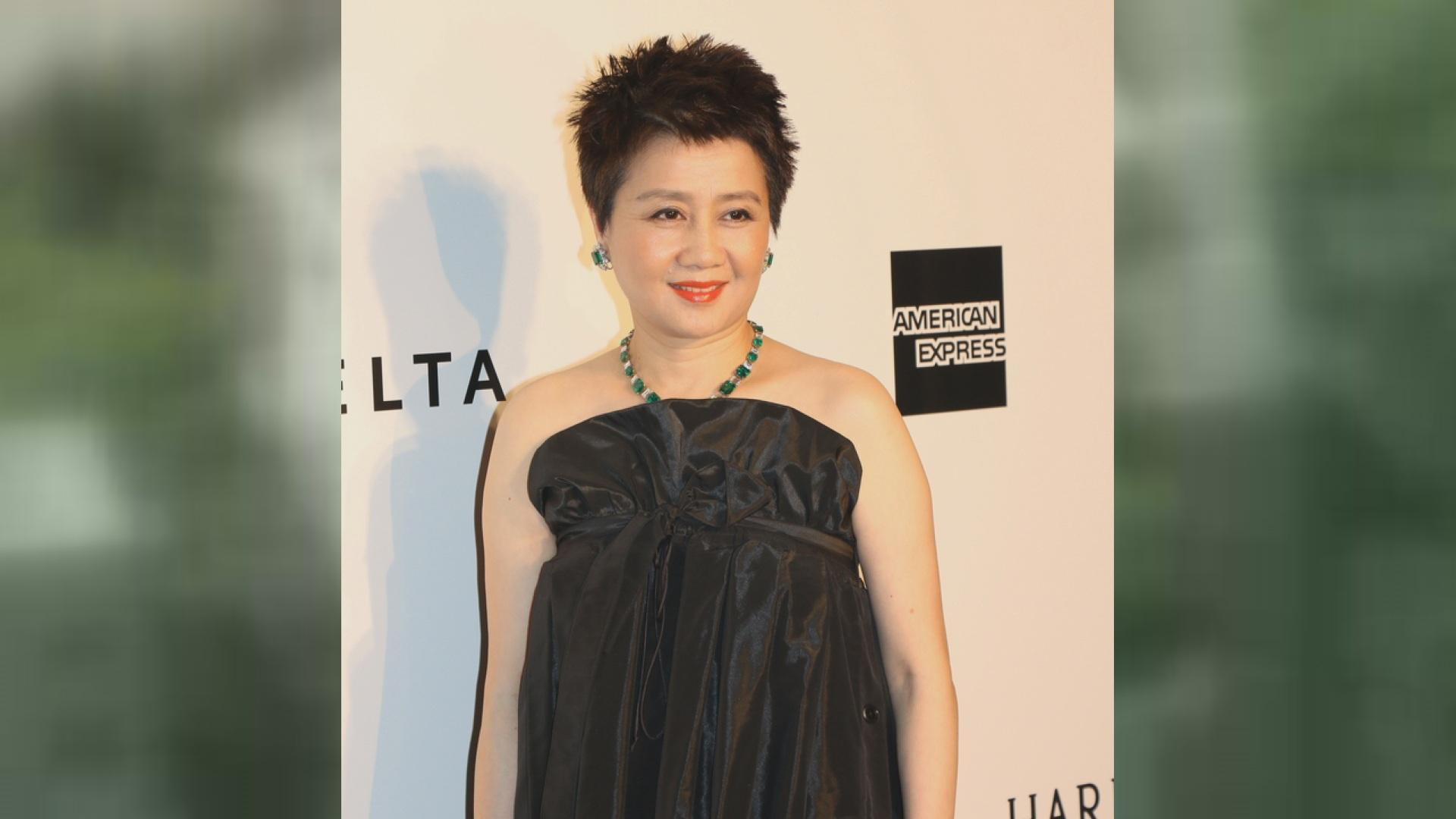 原创98岁赌王捐献圆明园兽首赌王家族同框奚梦瑶却无资格出席