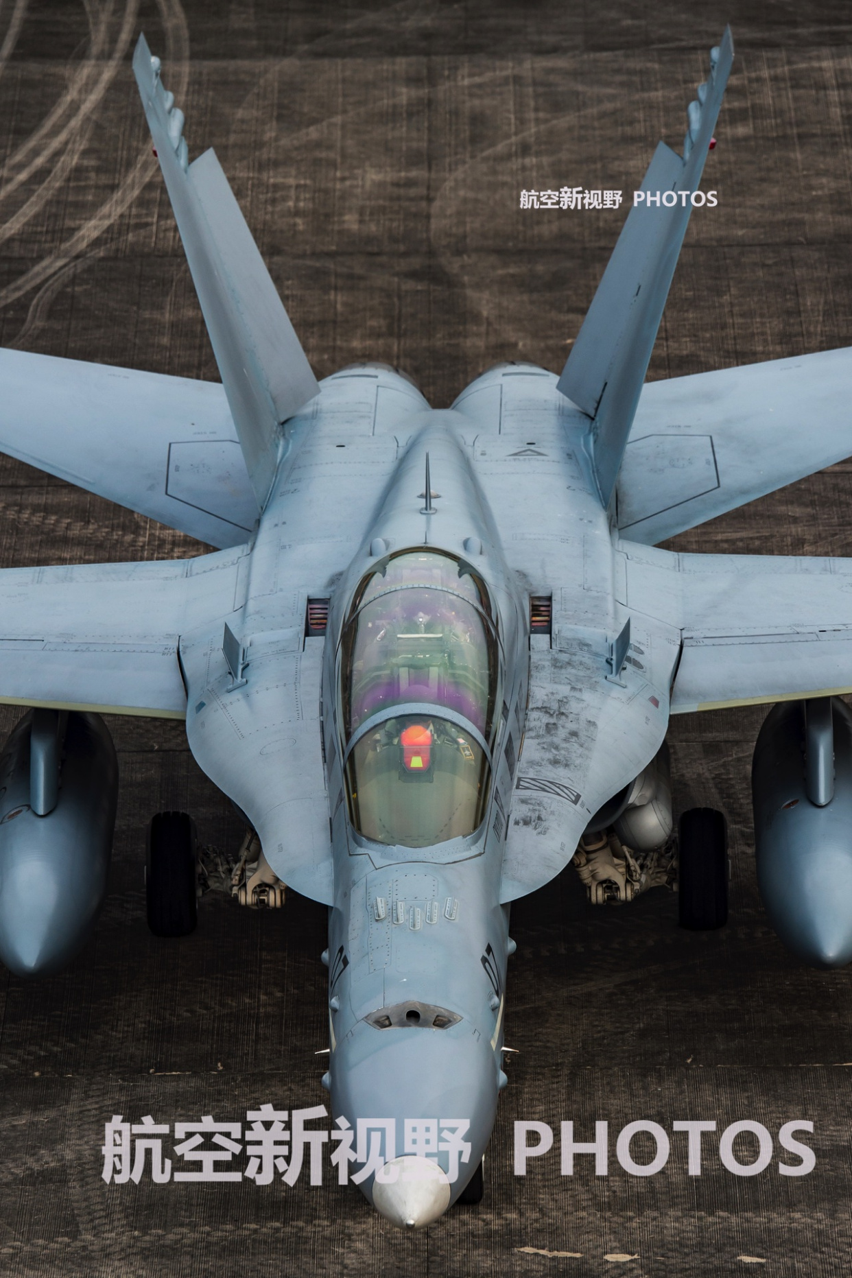 fa18大黄蜂战机首款装备6台小电视的四代机典型空中多面手