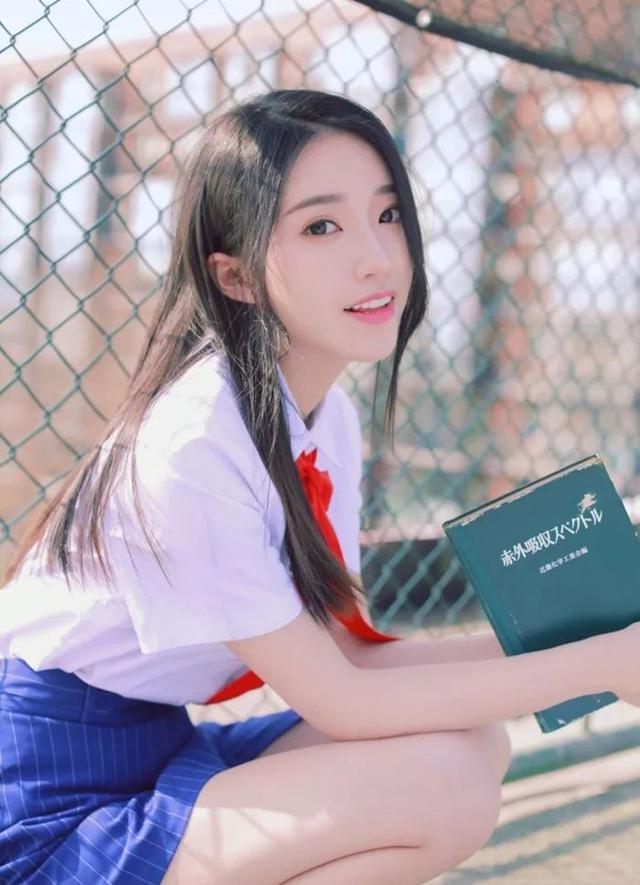 小苏菲从颜值区进入lol版块意在取代冯提莫和周二珂