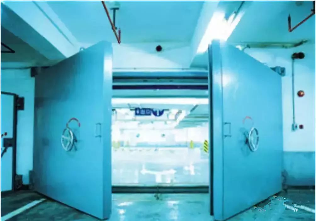 目前,我国民用建筑防空地下室的防护等级是"常6核6"以上,即至少可达防