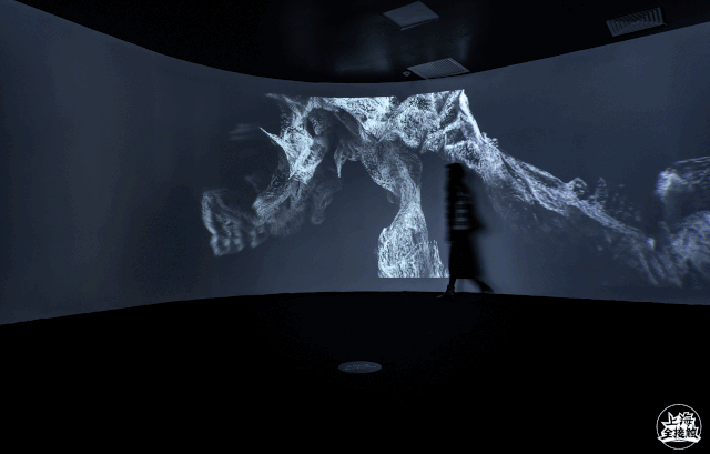 在影片中,我们试图表现达芬奇在音乐层面的造诣.