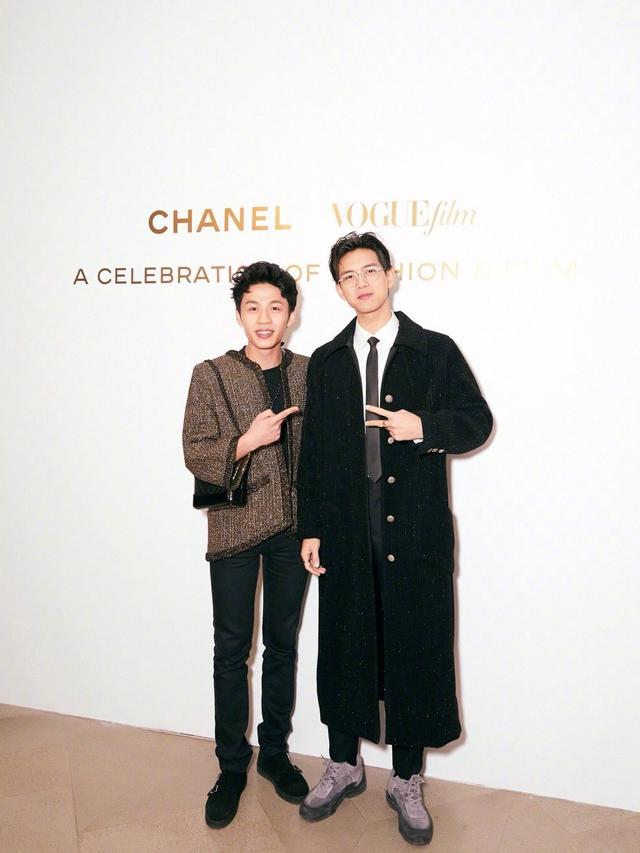 李现陈伟霆再度同框一个背头加眼镜超a一个寸头酷帅十足