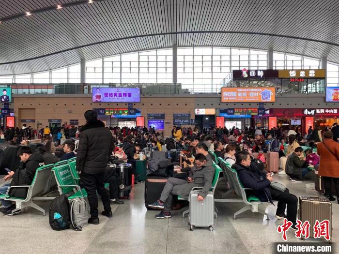 2019年春运期间长沙南站候车大厅(资料图).