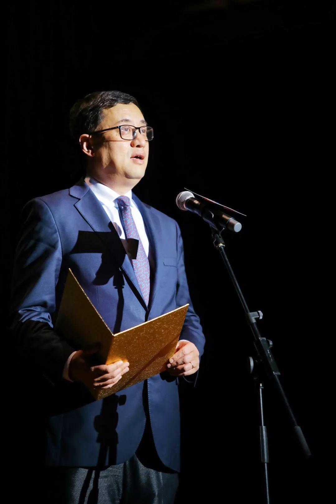 媒体关注名家看大赛著名钢琴家韦丹文这项大赛开了先河作用无法估量