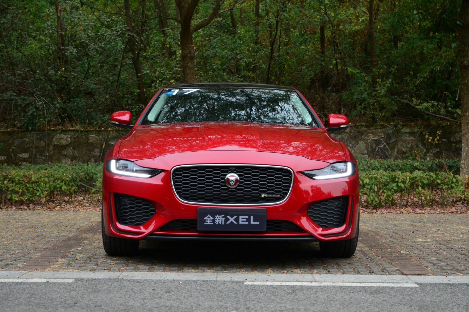 不安分的英伦"小豹子"——试驾全新捷豹xel