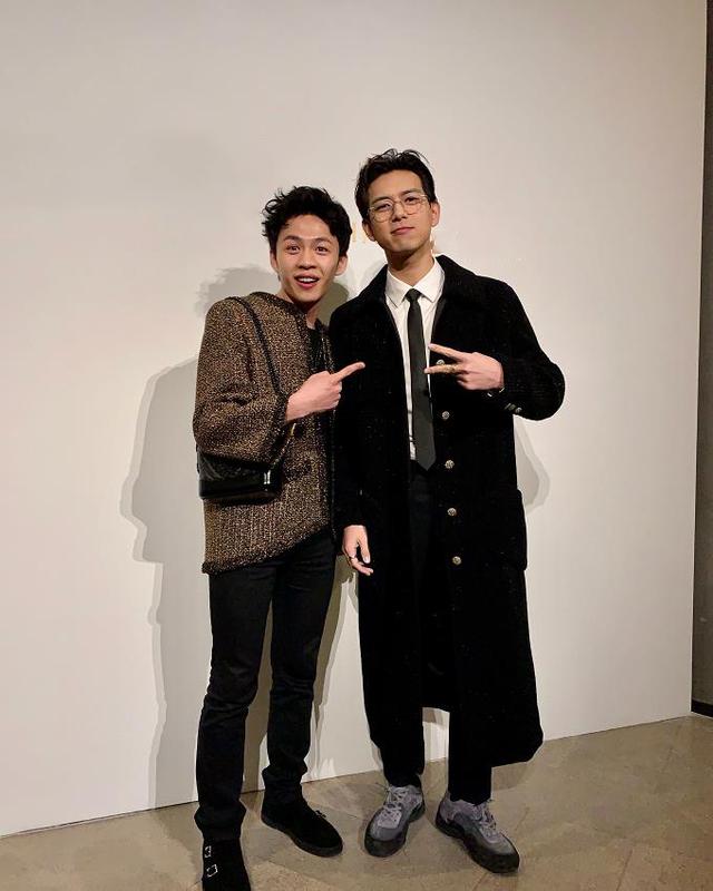 李现李鸿其再度同框一个斯文帅气风度翩翩一个逗逼搞笑超可爱