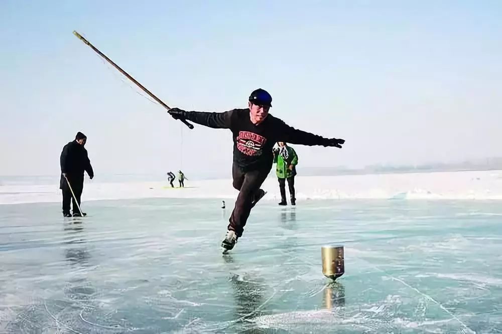 齐齐哈尔劳动湖滑冰图片