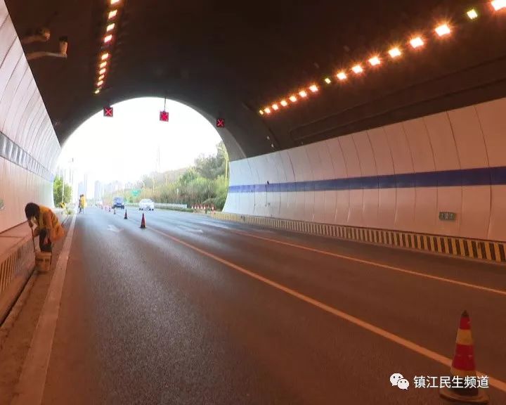 镇江观音山隧道车祸图片