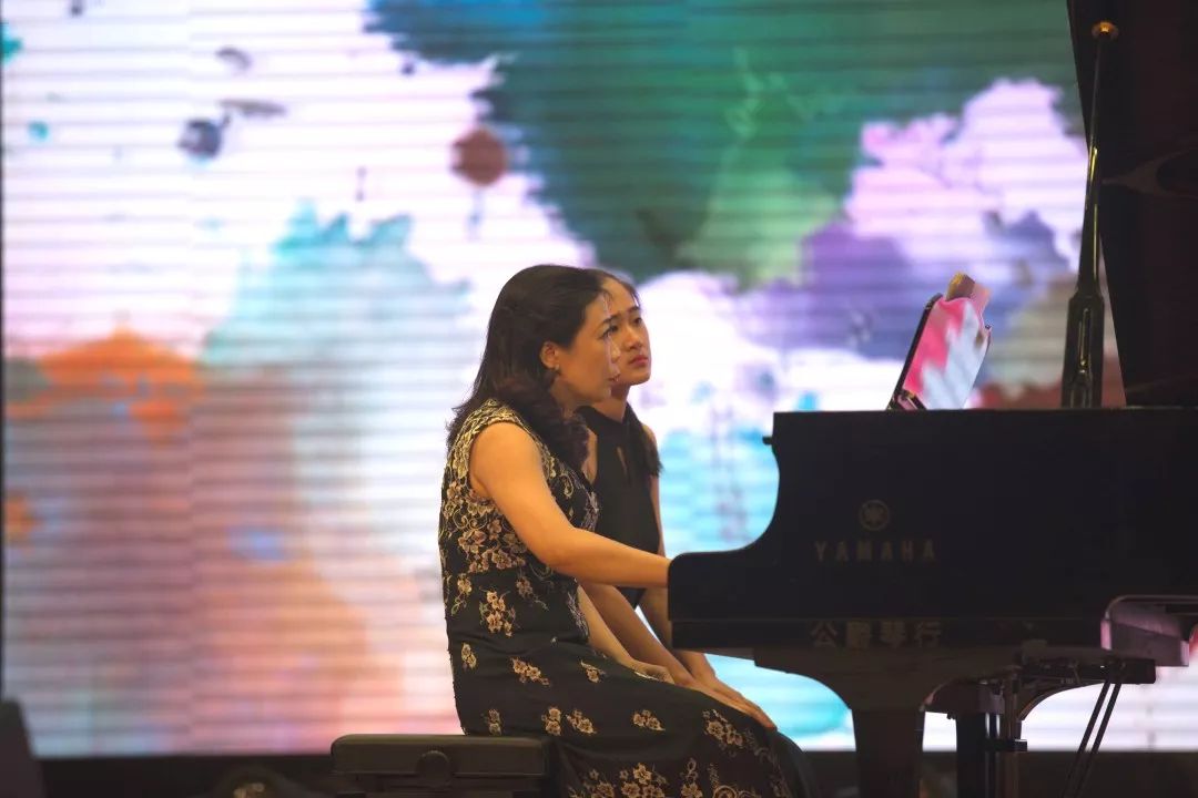 高雅艺术校园绽放顺德一中实验学校再次举办专场钢琴音乐会