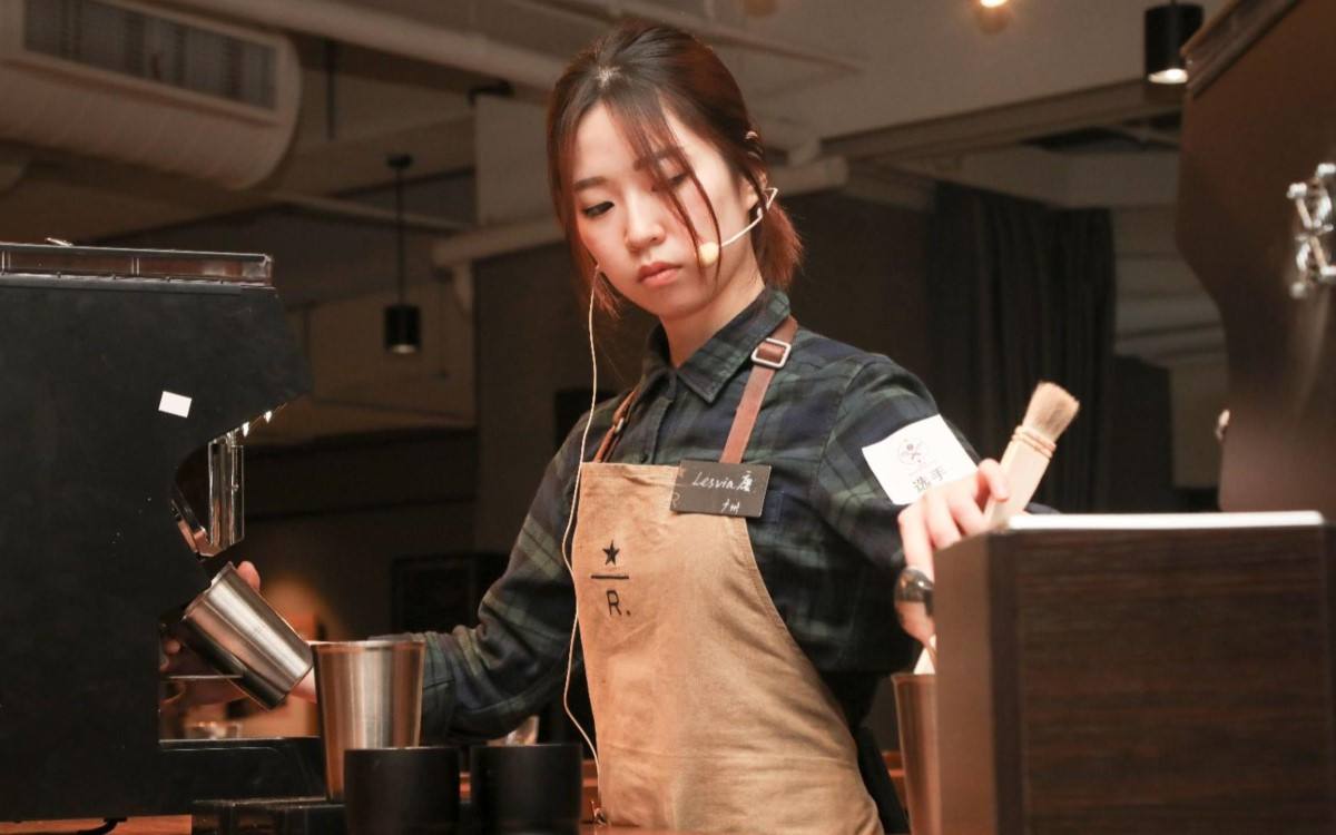 去星巴克,你注意店员"围裙"颜色没?能看到蓝色的,简直太幸运_紫色