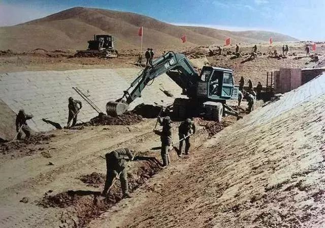 铁道兵第10师从1959年3月至1974年2月三上高原进行青藏铁路第一期施工