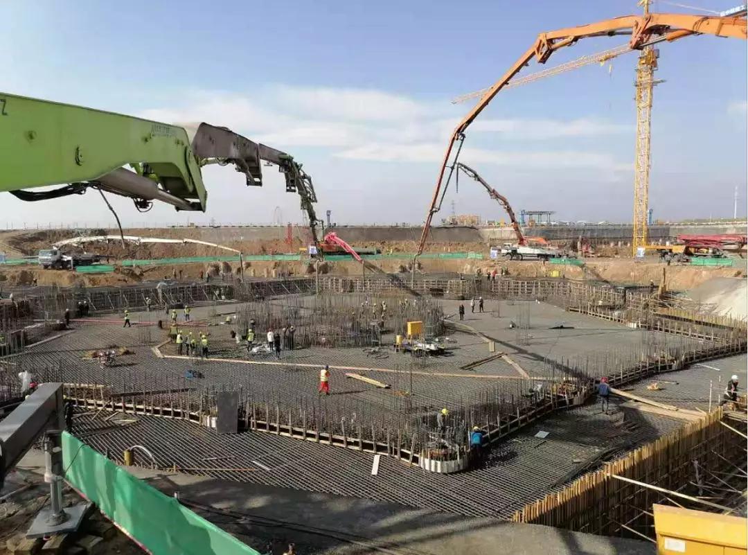 超燃21000方10台泵车100台搅拌车昼夜浇筑c80混凝土