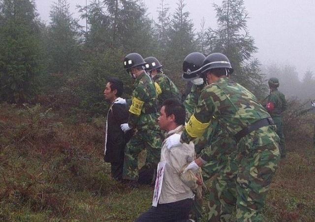 阿坝罗登死刑全面现场图片