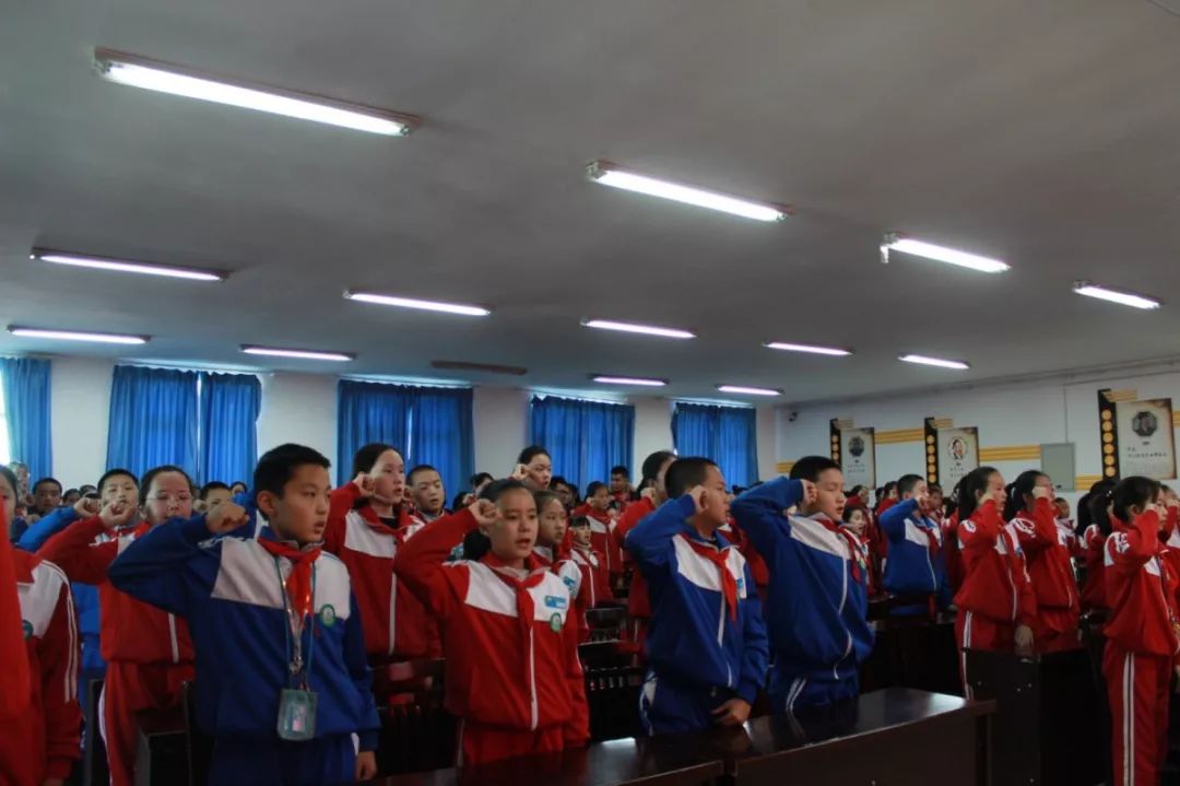 红领巾心向党争做新时代好队员丨新源县第三小学成立学校少工委暨第一