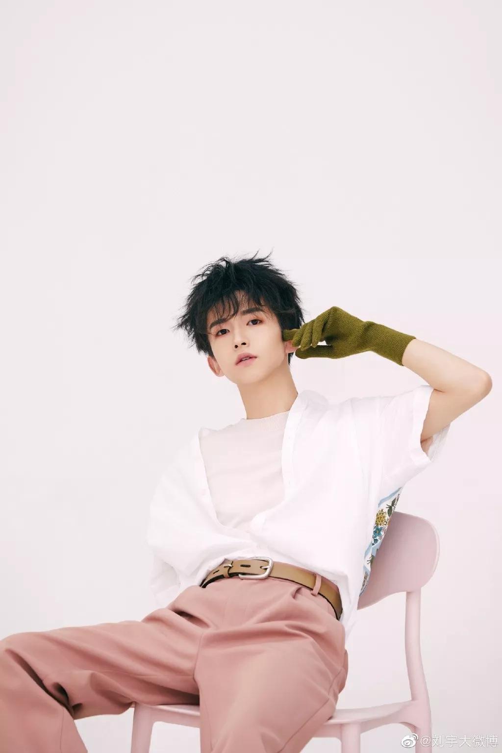 他是唱跳俱佳的国风美少年更是宝藏男孩刘宇