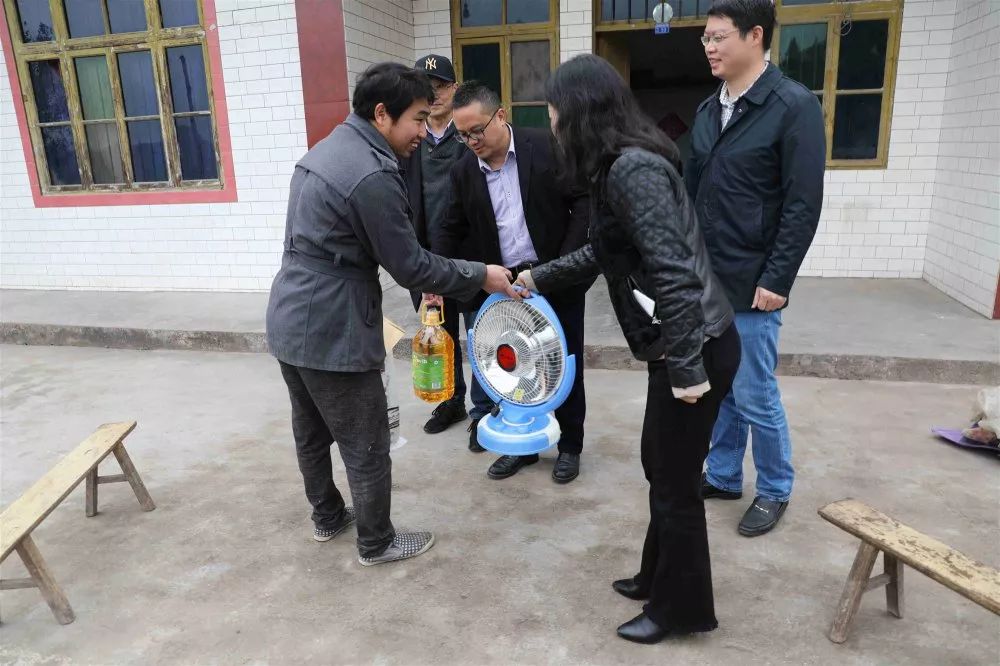 青讯永川团区委书记陈小武一行来黔考察调研