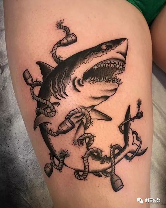 大白鲨纹身图片