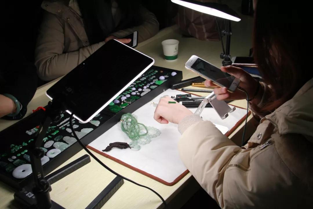 两多三缺,火热的珠宝玉石直播背后,面临的几大瓶颈