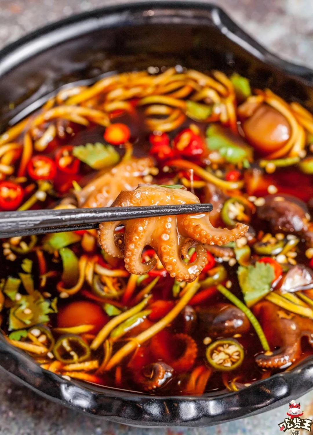 满满的一盘的八爪鱼,真的是很良心了独家腌制,每一只八爪鱼肉质饱满