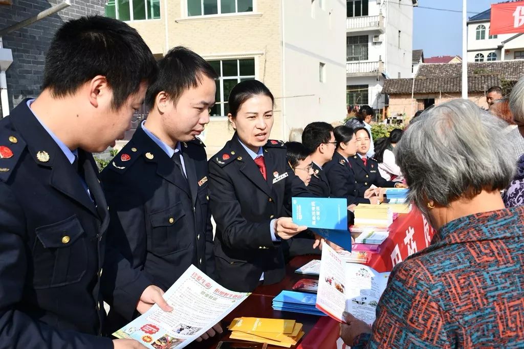 區童家鎮第七中學和龍虎山景區上清鎮城門村先後開展了以