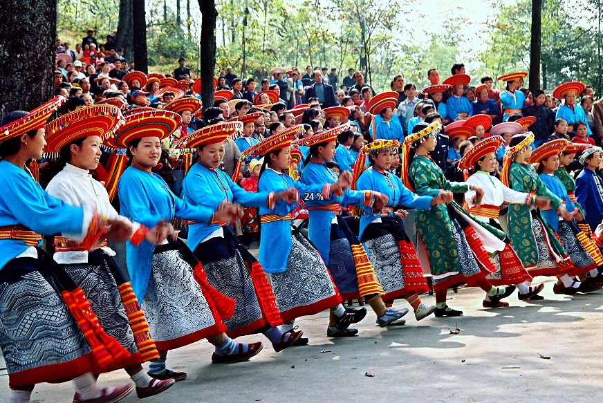 【宝庆风情】花瑶挑花一一用针线穿引起生活的锦簇_图案