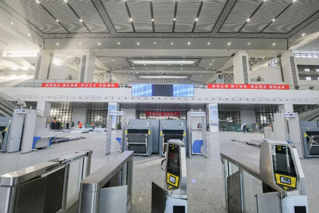 周边路网基本形成 为方便高铁开通时来往旅客通行, 阜阳西站周边路网