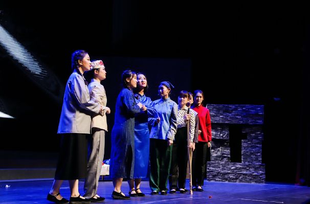 鄭州航院95後學生排演表演型歌劇《重讀江姐》_紅巖