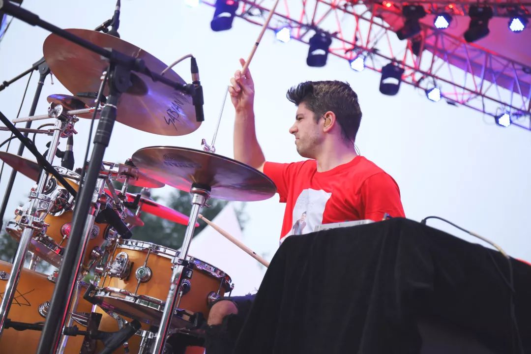 今年夏天你还记得网红鼓手cobus的九拍艺术家中国行吗