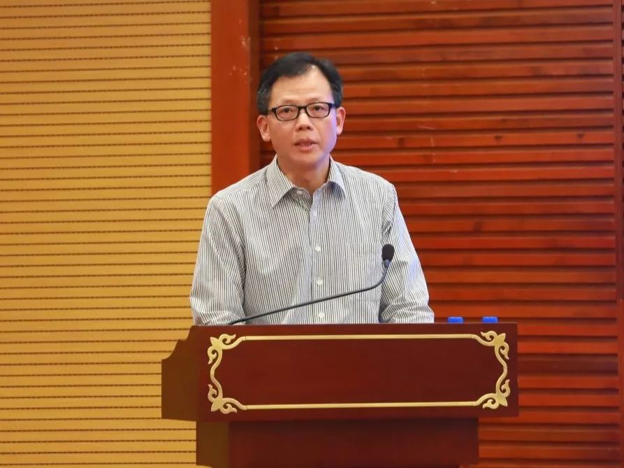 省市场监管局党组成员,食品安全总监林国闪在集体大会上作交流发言