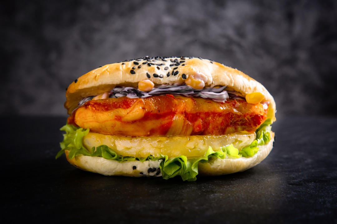 豪客吉鸭皇堡符合中国人口味的中式汉堡