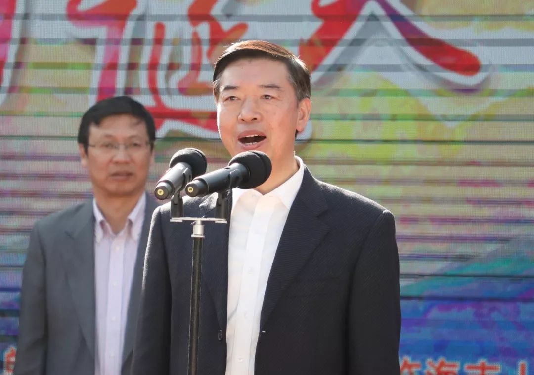 国际钢铁贸易有限公司党委书记刘岩,我市领导梅式苗,朱坚国,张招金