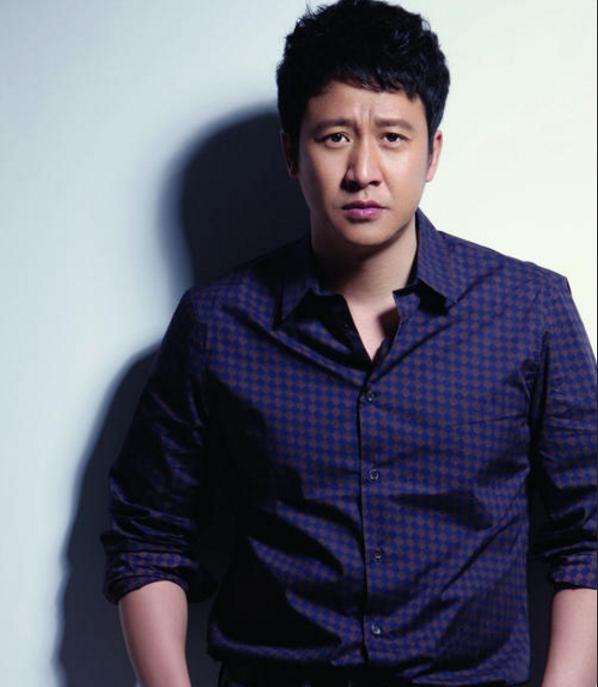 东北兵痞子张国强曾痛苦不堪和旧社会卖唱的一样