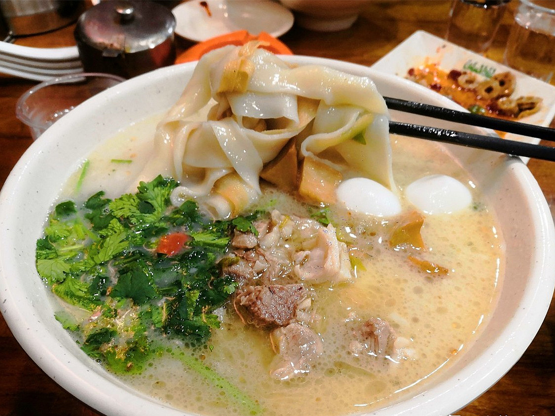 原创河南人每天都吃烩面本地人想得美天天吃除非家里有矿