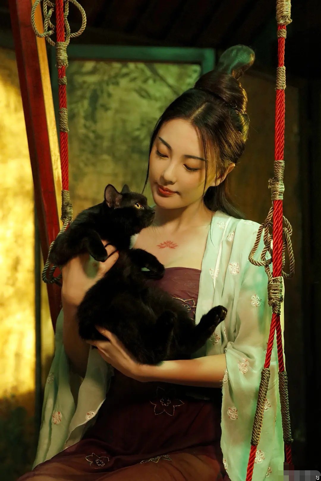 张雨绮晒素颜自拍照,硬气回应鼻子整容质疑:颜值怎样已一目了然