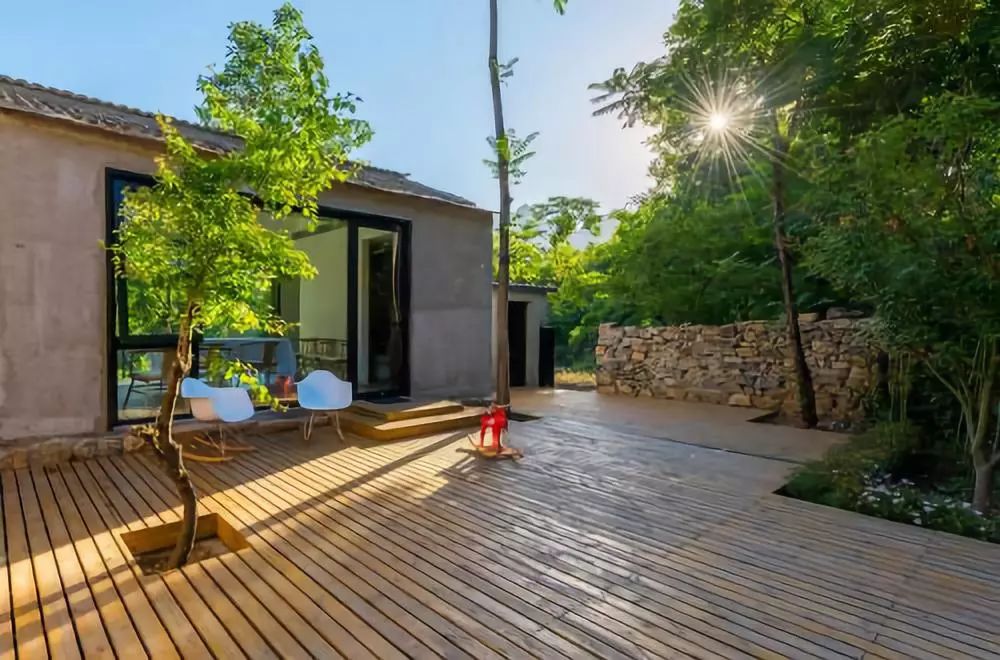 脱贫成果明显2016年9月,南峪村的两套民宿终于完成改造提升,正式对外