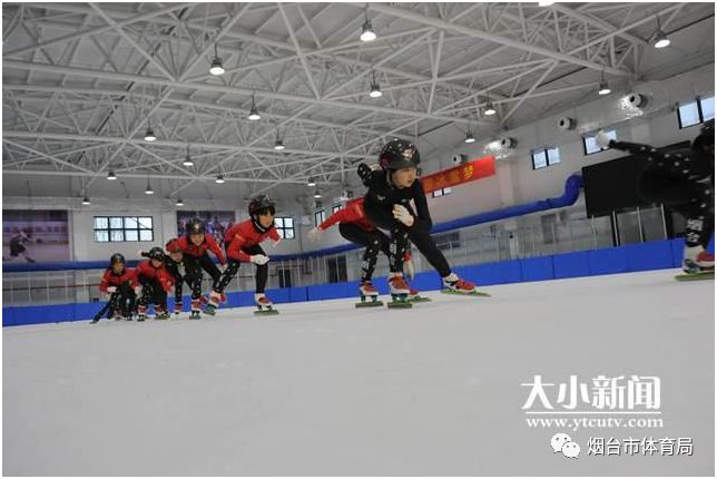 位于福山区的烟台华星冰上运动中心冰场占地面积3000多平米,配备设施